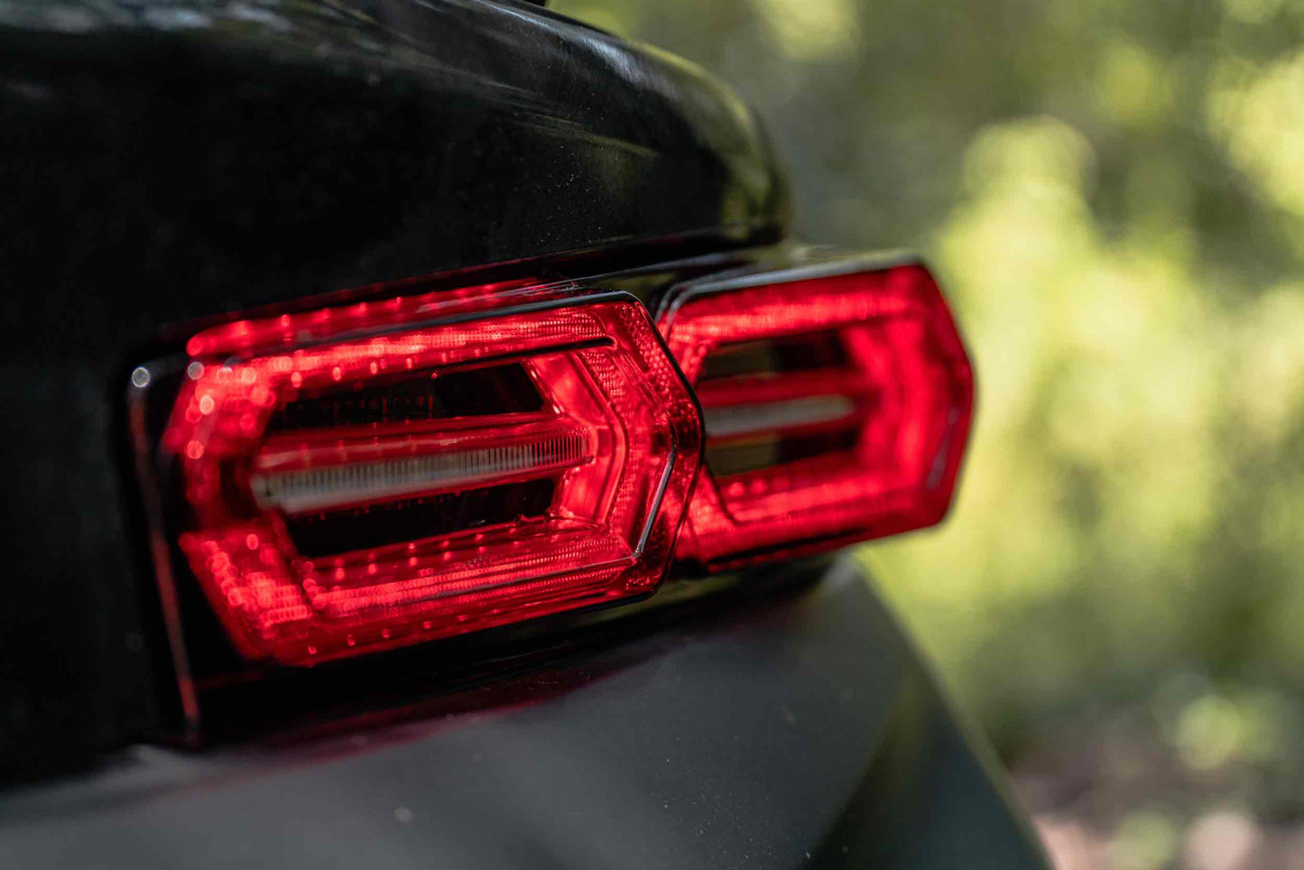 XB LED Tail Lights: Chevrolet Camaro (16-18 / Red Lens Facelift / Set)